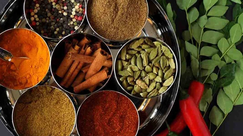 چرا ادویه های گرم به کاهش وزن کمک میکنند