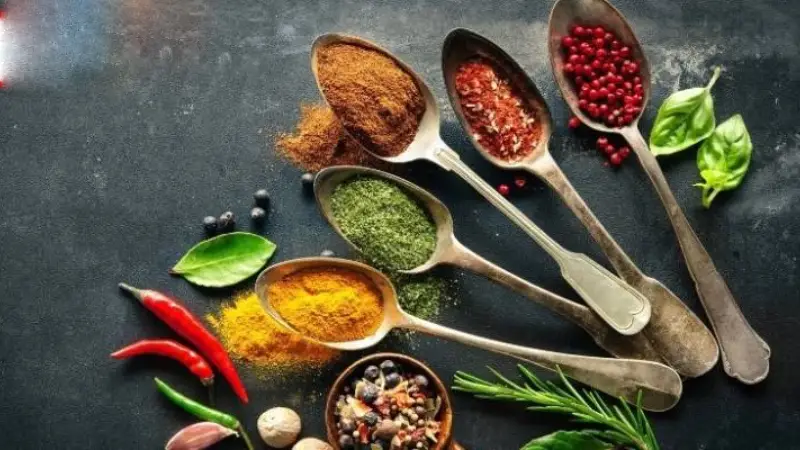 چه ادویه های غذا را خوشمزه میکند